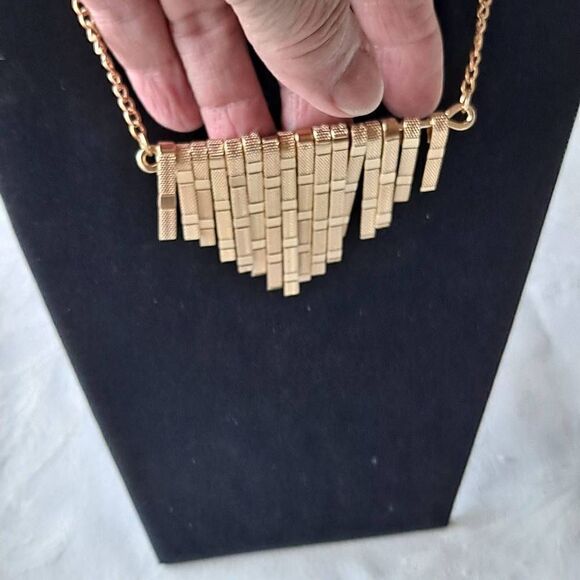 Metal fringe fashion necklace nwt - Picture 2 of 8